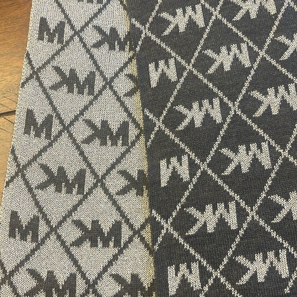 Michael Kors Signature Monogram Knit metallic  Scarf